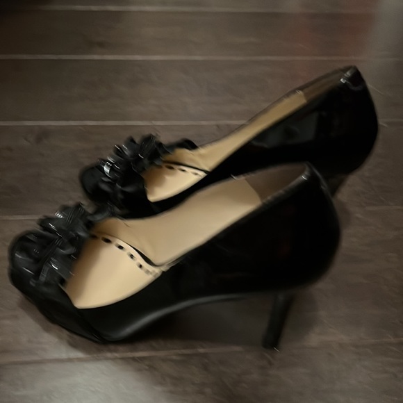 Enzo Angiolini black patten leather peep toe heel size 8 - Picture 3 of 6